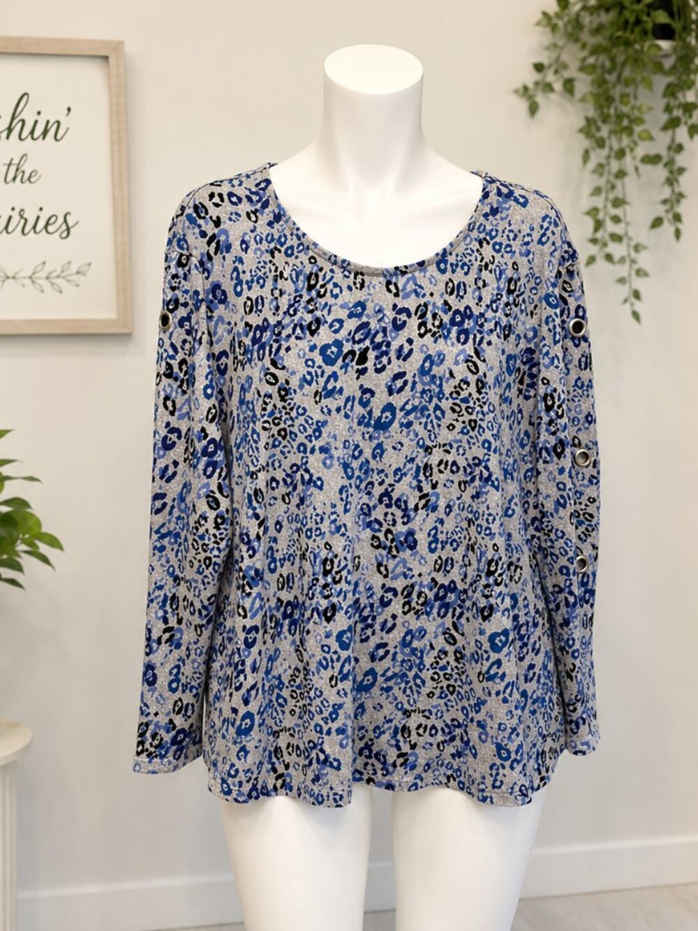 4 for $25 💙 Lily Morgan Leopard Print Button Sleeve Top Size 2X 💙
